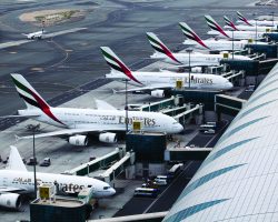 Dubai_Airport_-_A380s_01